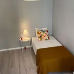 Rent a room of 85 m² in lisbon