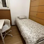 Rent a room of 75 m² in lisbon