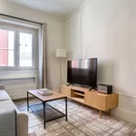 Rent 2 bedroom apartment of 889 m² in Lisbon