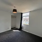 Rent 3 bedroom flat in East Midlands