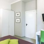 Rent a room of 300 m² in Roma