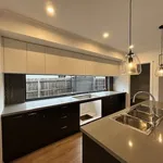 Rent 4 bedroom apartment in Coburg