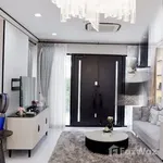 Rent 4 bedroom house of 278 m² in Bangkok