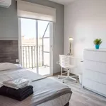 Rent a room of 95 m² in valencia