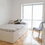 Rent a room of 100 m² in Rio Tinto