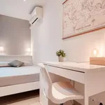 Rent 1 bedroom apartment of 200 m² in Marseille