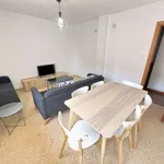 Rent a room of 125 m² in valencia