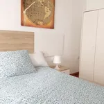 Rent a room of 95 m² in valencia