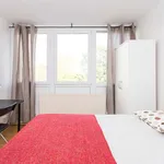 Rent a room of 88 m² in london