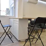 Rent a room of 100 m² in valencia