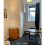 Rent 3 bedroom flat in Elmbridge