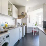 Rent a room of 100 m² in lisbon