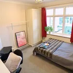 Rent 5 bedroom apartment in Southampton