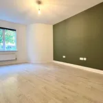 Rent 2 bedroom flat in Woking