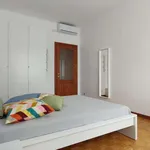 Rent a room of 95 m² in milan