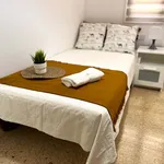 Rent a room of 125 m² in Valencia