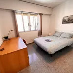 Rent a room of 170 m² in Valencia