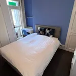 Rent 6 bedroom house in Wales