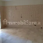 Affitto 3 camera appartamento di 120 m² in Taranto