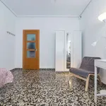 Rent a room of 87 m² in valencia