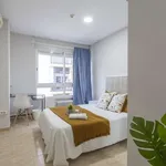 Rent a room of 230 m² in valencia