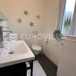 Najam 3 spavaće sobe stan od 110 m² u Rovinj