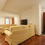 Rent a room of 275 m² in madrid