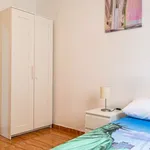 Rent a room of 100 m² in valencia