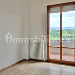 Affitto 3 camera casa di 100 m² in Voghera