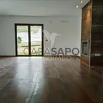 Rent 4 bedroom house of 352 m² in Leiria