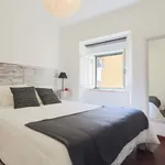 Rent 4 bedroom apartment of 40 m² in Lisboa