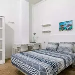 Rent a room of 250 m² in Valencia