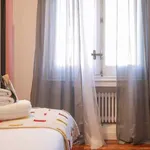 Rent a room of 302 m² in madrid