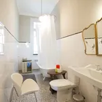 Rent a room of 180 m² in Porto