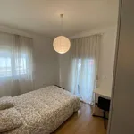 Rent a room of 75 m² in lisbon