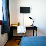 Rent a room of 75 m² in Madrid