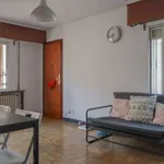 Rent a room of 100 m² in madrid