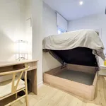 Rent a room of 76 m² in Barcelona