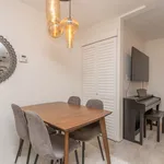 Maison de 925 m² avec 2 chambre(s) en location à Vancouver