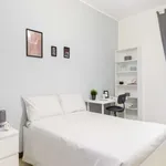 Rent a room of 65 m² in Milan