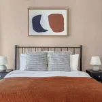 Rent 2 bedroom apartment of 105 m² in lisbon