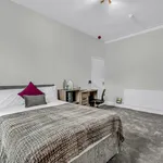 Rent 6 bedroom flat in Leeds