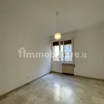 Affitto 3 camera appartamento di 85 m² in Bologna