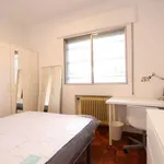 Rent a room of 275 m² in madrid