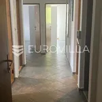 Najam 16 spavaće sobe kuća od 450 m² u Zagreb