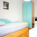 Rent a room of 60 m² in lisbon