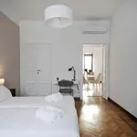 Rent 3 bedroom apartment in Milan