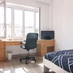 Rent a room of 200 m² in madrid