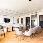 Rent 4 bedroom apartment of 270 m² in Paris