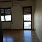 Affitto 6 camera appartamento di 180 m² in Latina